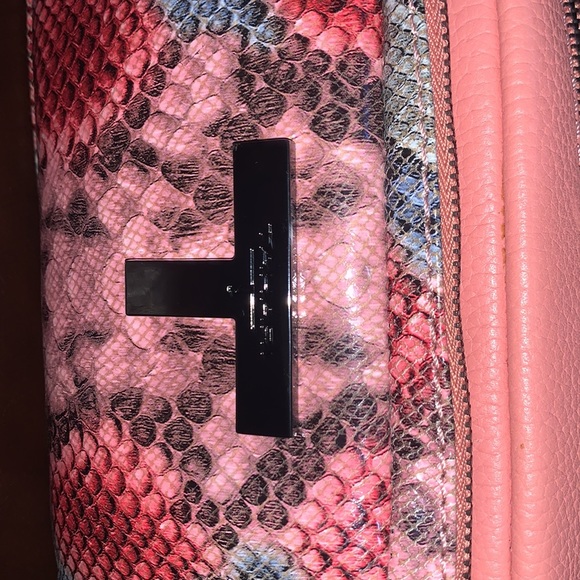 Selling a bag any question ask 😊 - Picture 3 of 6